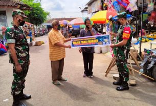 Kunjungi Tempat Umum, Ini Yang Dilakukan Anggota Koramil Ngadirojo Kepada Warga