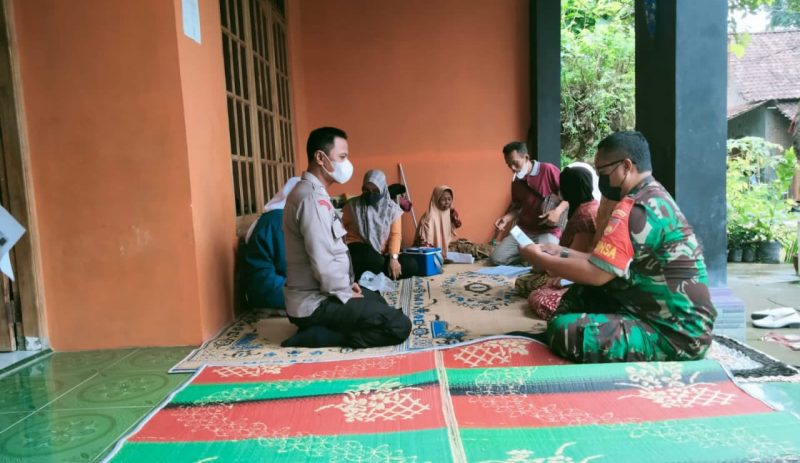 Lansia Juga Prioritas Utama Babinsa Kedung Lengkong Dampingi Vaksin Door To Door
