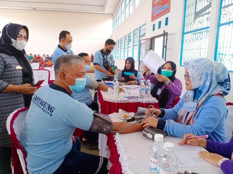 Lapas Kotaagung Gelar Vaksinasi "Booster" bagi Seluruh Petugas bersamaan Swab Antigen bagi Warga Binaan