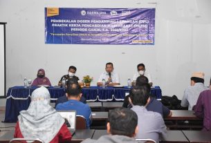 Pembekalan DPL PKPM-KP, Warek 1 IIB Darmajaya Pesan Buat Program Sesuai Kebutuhan Masyarakat