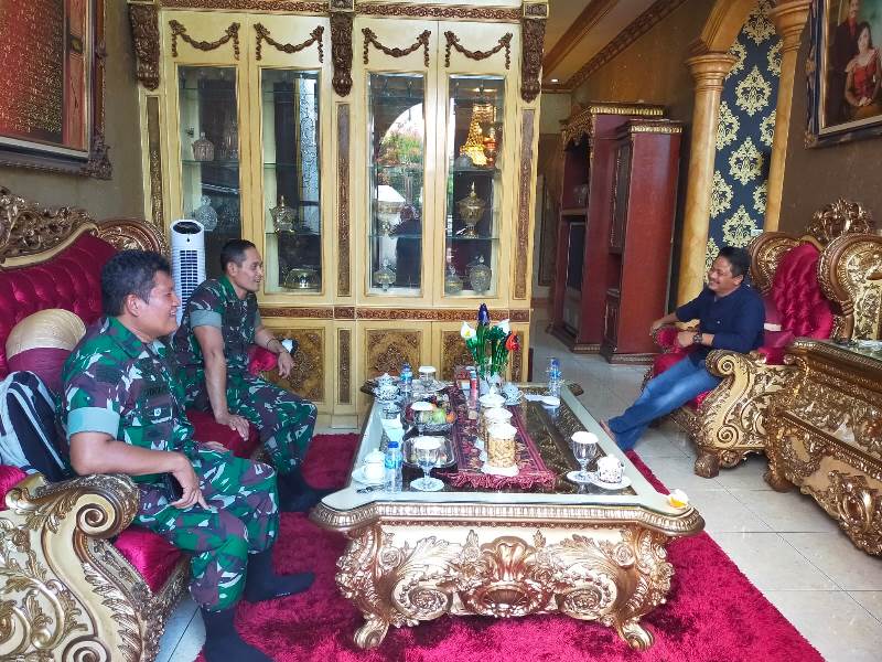 Pererat Silaturahmi, Dandim 0410/KBL Laksanakan Komsos Dengan Owner RM Mbok Jum
