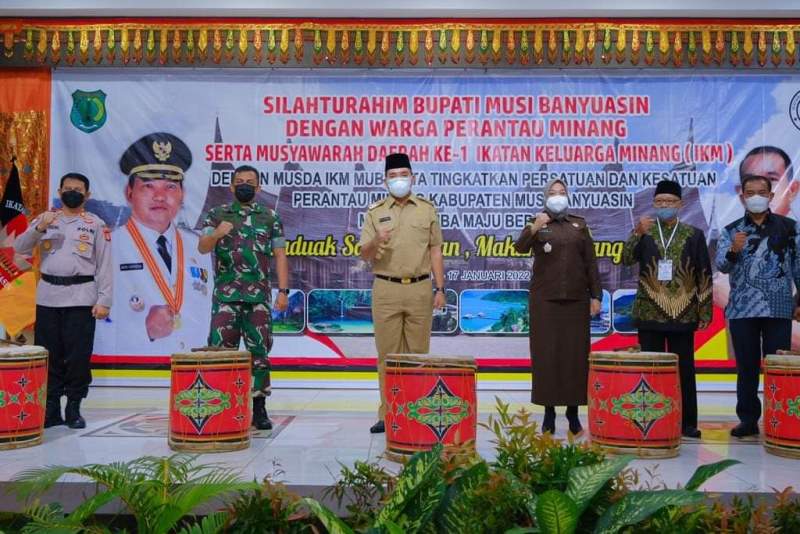 Plt Bupati Beni Hernedi Buka Musda IKM ke-I