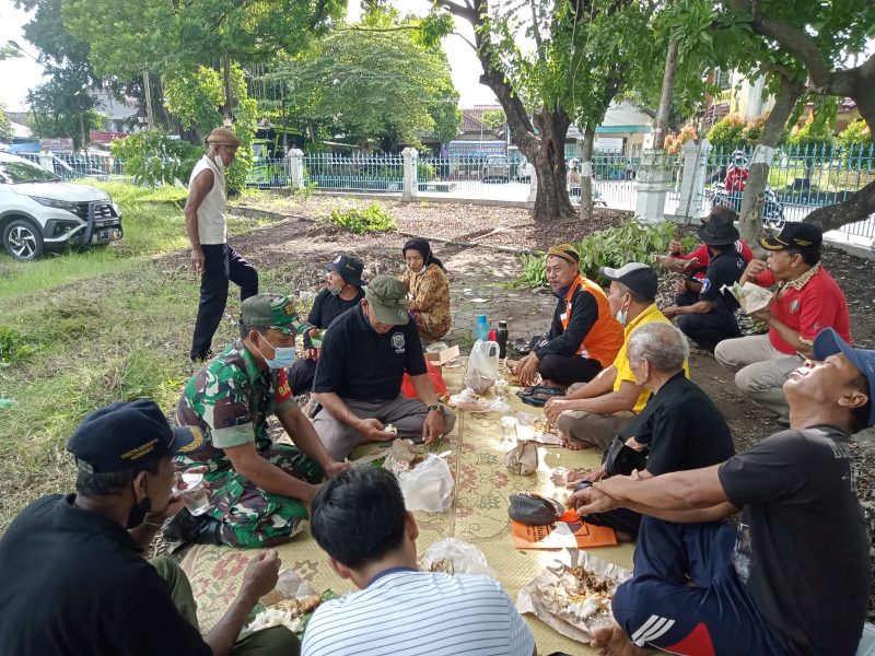 Sertu Tukidi Laksanakan Sosialisasi Dan Himbauan Prokes Terhadap Warga