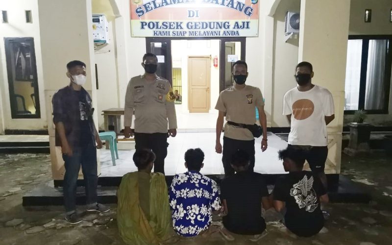 Asyik Berjudi di Warung, Empat Pemuda Ditangkap Polsek Gedung Aji