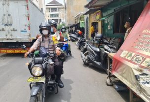 Kendarai Motor, Babinsa Bersama Bhabinkamtibmas Berikan Himbauan Prokes Kepada Warga