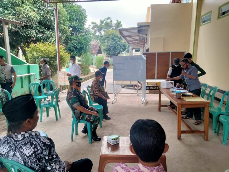 Babinsa Koramil 410-01Panjang Monitoring dan Pengamanan Pemilihan Ketua RT di Wilayah Binaan