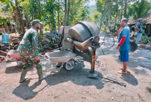 Bantu Ringankan Pekerjaan Warga, Danramil 10/Wurtyantoro Pimpin Langsung Karya Bakti Pembuatan Rabat Jalan