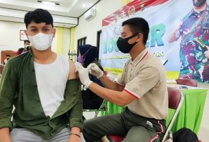 Bersinergi dengan Dinkes, Kodim Bojonegoro Gelar Vaksinasi Booster untuk Karyawan Pemerintahan dan Masyarakat