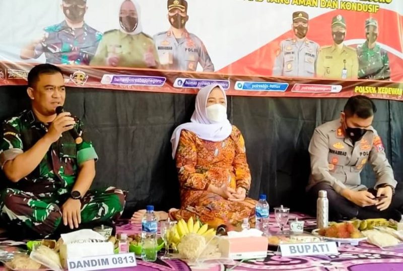 Dandim Bojonegoro Hadiri Cangkrukan Kamtibmas di Desa Beji Kedewan