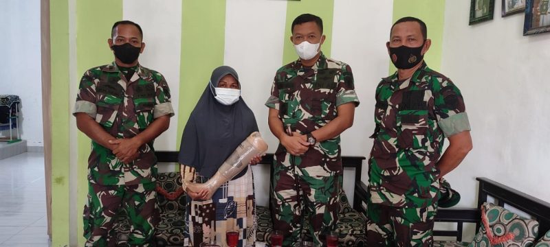 Dapat Bantuan Kaki Palsu Dari Dandim 0105Abar, Semangat Hidup Hasnawati Serasa Bangkit Lagi