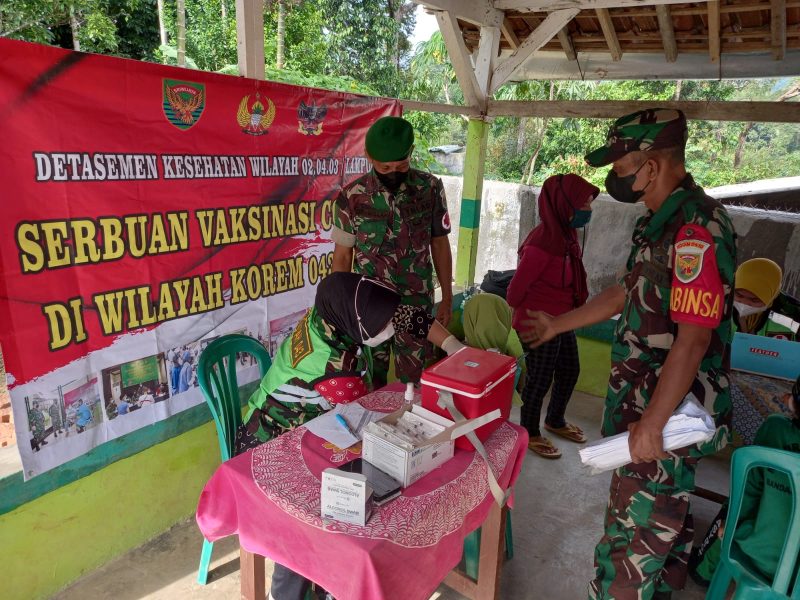 Dukung Vaksinasi Tingkat Pelajar, Koramil 410-03/TBU Gelar Serbuan Vaksin Covid - 19 di SD Madrasah Nurul Asrof