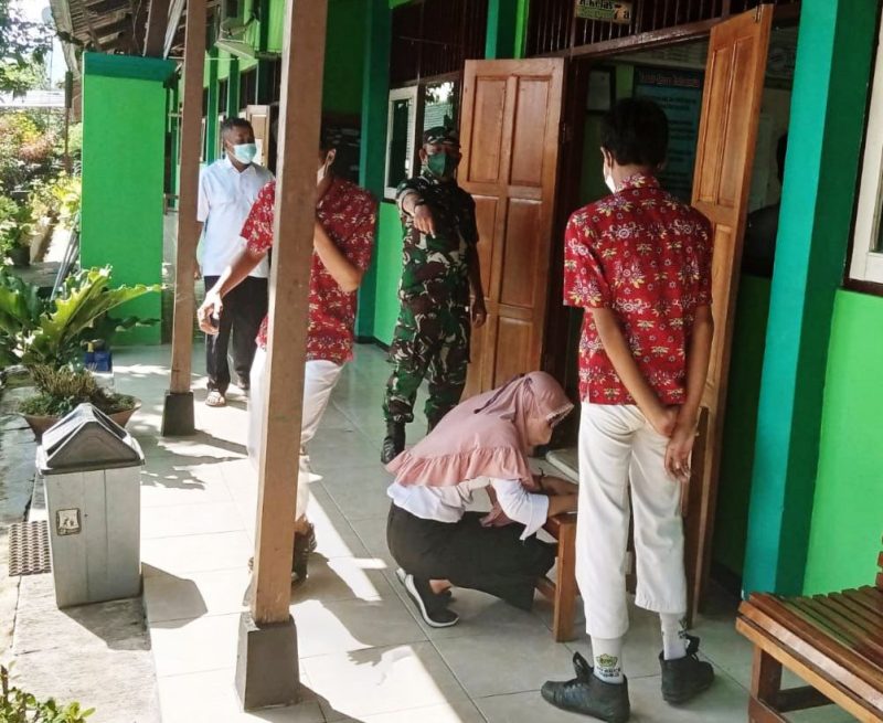 Ini Yang Dilakukan Babinda Guna Cegah Penularan Covid 19 Di Lingkungan Sekolah