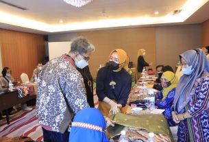Kegiatan Pendampingan Perajin Wastra Lampung di Buka Ketua Dekranasda