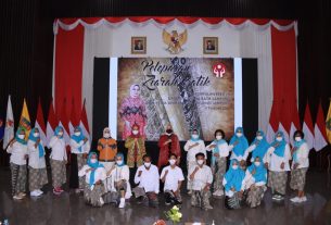 Ketua Dekranasda Provinsi Lampung Lepas Rombongan Perajin dan Pengusaha Batik Lampung