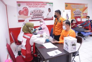 Ketua PMI Provinsi Lampung Tinjau Pelaksanaan Donor Darah di Markas PMI Provinsi Lampung