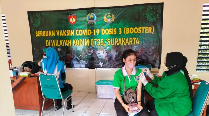 Kodim Solo Gelar Vaksin Booster di Pasar Harjodaksino Surakarta