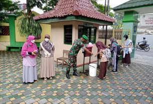 Kopda Mulyono Cek Prokes pelaksanaan PTM Di SMAN 7 Surakarta
