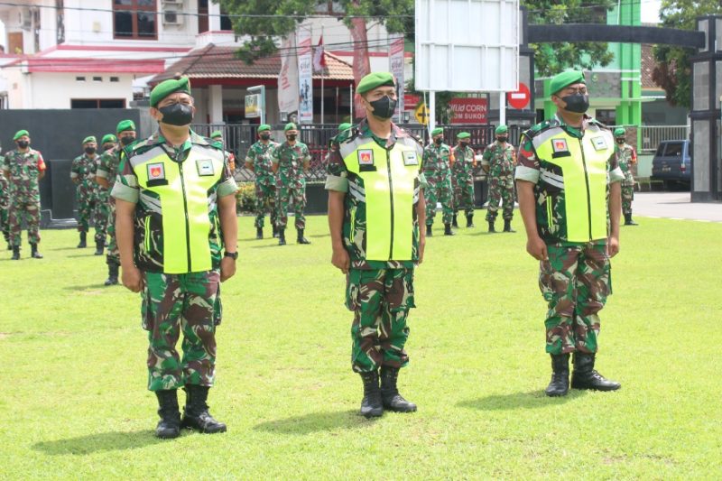 Maksimalkan faktor keamanan anggota di lapangan, Dandim 0726/Sukoharjo bagikan rompi kepada anggota