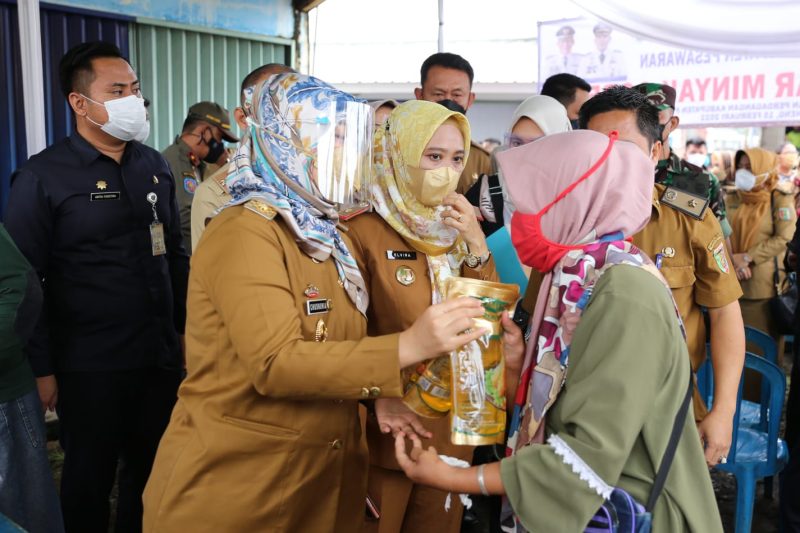 Operasi Pasar Minyak Goreng Wagub Chusnunia