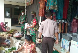Pasar Tradisional Menjadi Sasaran Penerapan PPKM Level 2 Oleh Babinsa Kelurahan Nusukan