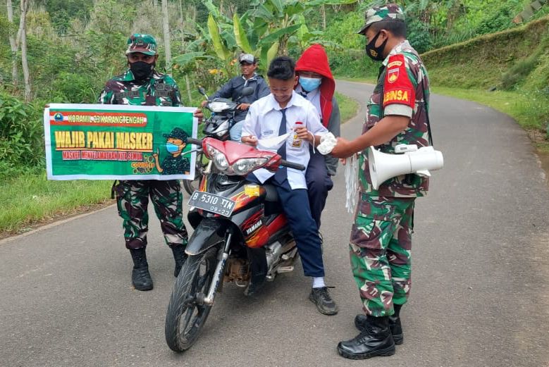 Perangi Penyebaran Covid 19, Anggota Koramil Gelar Gakplin Protkes