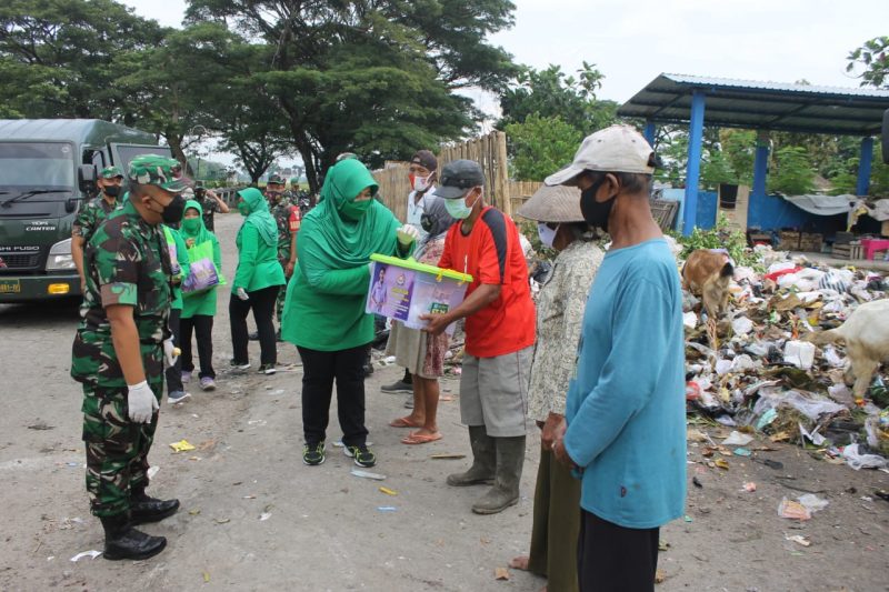 Persit Kodim Sragen gelar Jumat berkah ibu Hetty Andika perkasa