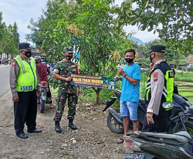 Petugas Gabungan TNI Polri Terus Himbau Warga Akan Pentingnya Prokes