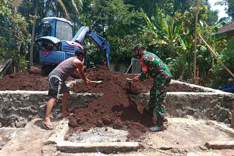 Bedah Rumah Yang Di Pelopori Babinsa Masuk Tahap Penimbunan Pondasi