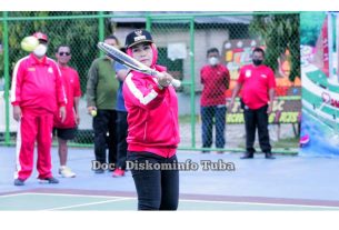 Bupati Winarti Buka Tournamen Tenis Lapangan Bupati Cup 2022