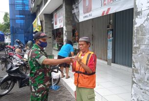 Himbau warga Pasar grogol tetap waspada, Koramil 09 Grogol & Polsek intensifkan Himbauan Prokes ditengah PPKM level 3