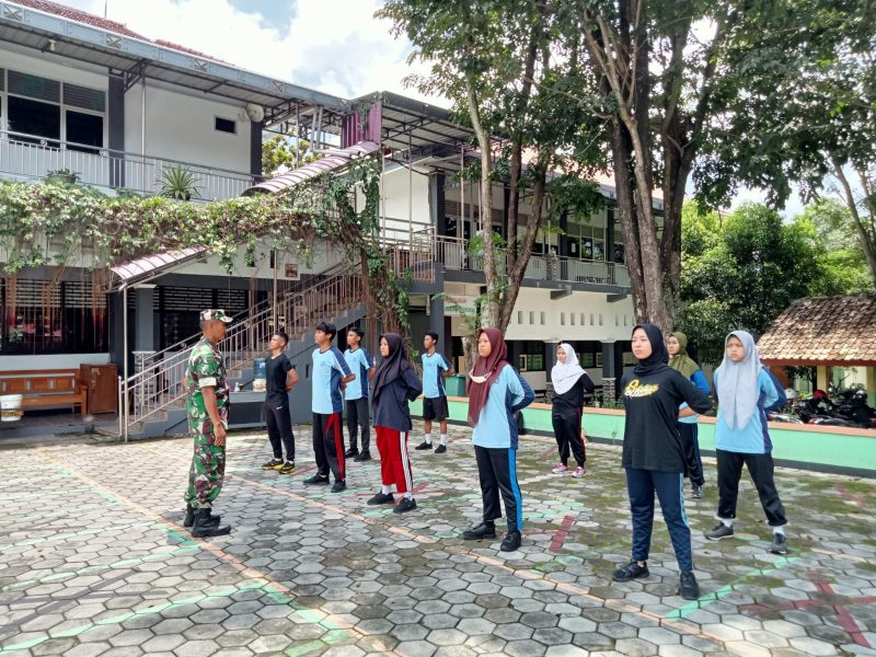 Jelang Seleksi Paskibra, Siswa-siswi Ikuti Pelatihan PBB.