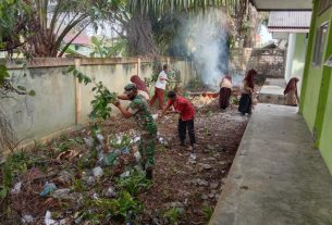 Babinsa Koramil 04/Meureubo Datang Sampah Di Sekolah SMA Langsung Hilang