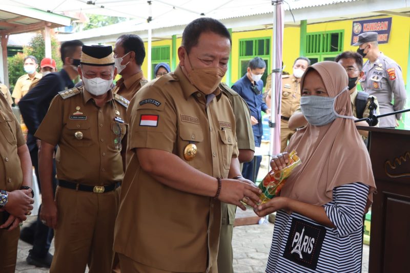 Pemprov Lampung Gelar Operasi Pasar di Kabupaten Lampung Timur, Distribusikan 6000 liter Minyak Goreng