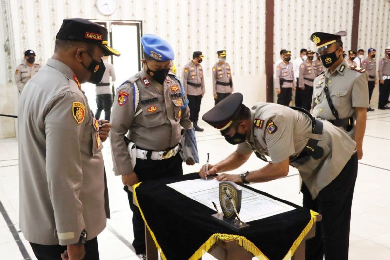 Pimpin Upacara Sertijab Kapolsek Penawartama, Berikut Pesan Yang Disampaikan Kapolres Tulang Bawang
