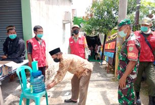 Sambangi Lokasi Hajatan, Babinsa Koramil 410-05/TKP Ingatkan Warga Patuhi Prokes