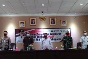 Staf Ahli Bupati Lamsel Membuka Acara Sosialisasi Aplikasi SIPGAR