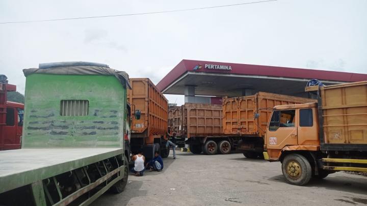 Supir Truk Keluhkan Solar Langka di Lampung