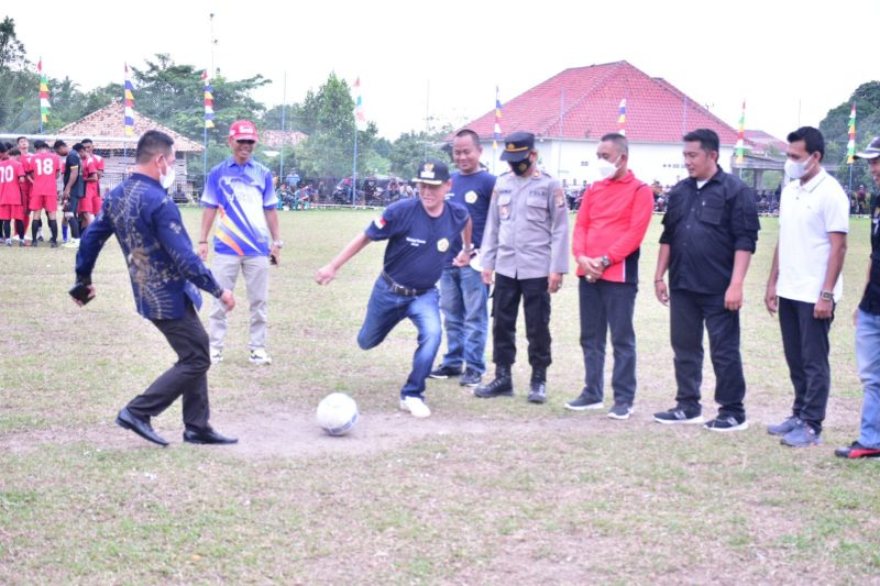 Wabup Tutup Open Turnamen Sepakbola Negara Batin