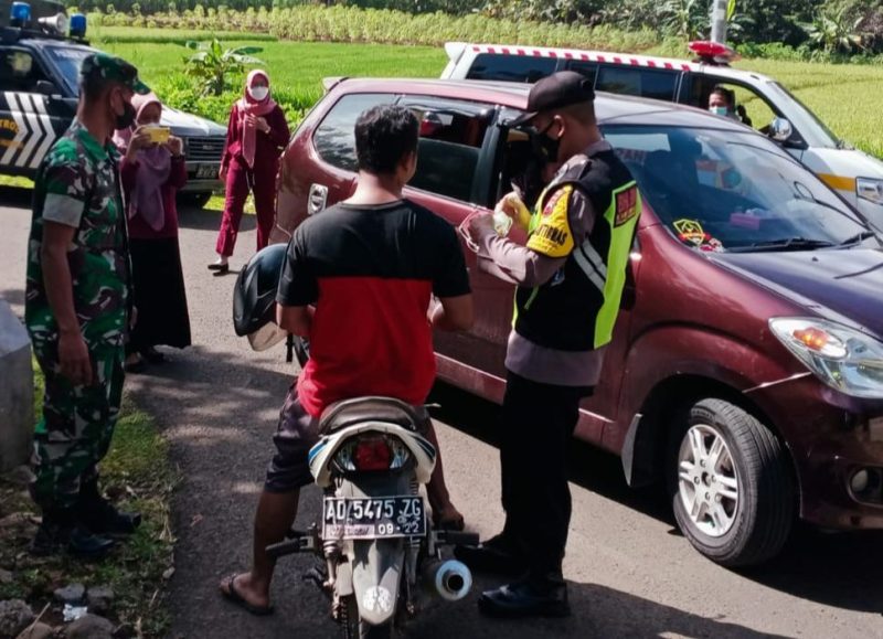 Ini Yang Dilakukan Babinsa Guna Cegah Penularan Covid 19 Diwilayah Binaan