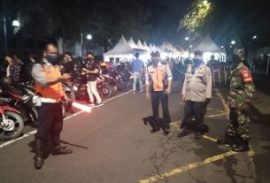 Babinsa Keprabon Laksanakan Pengamanan Dan Pemantauan Night Market Ngarsopuro