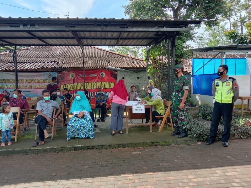 Bantu Ketertiban Dan Pastikan Sesuai Protkes, Babinsa Dan Bhabinkamtibmas Berikan Pendampingan Vaksinasi