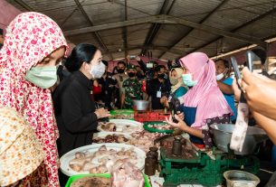 Cek Harga Pangan di Pasar Jungke Karanganyar, Puan Borong Bakso Untuk Buka Puasa