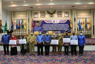 Dewan Pengurus KORPRI Provinsi Lampung Serahkan Santunan dan Piagam untuk Anggota KORPRI