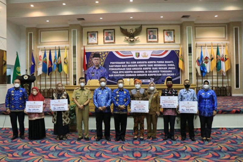 Dewan Pengurus KORPRI Provinsi Lampung Serahkan Santunan dan Piagam untuk Anggota KORPRI