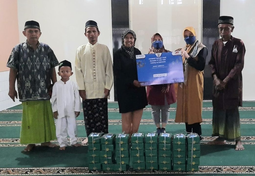 Jelang Akhir Ramadan dan Sambut Kemilau HUT Ke-33 Tahun, FIFGROUP Bagikan 33.000 Takjil di Seluruh Cabang di Indonesia