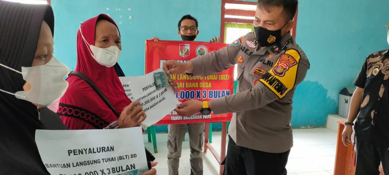 Hadiri Pembagian BLT-DD. Ade Setiawan: Ini Sudah Menjadi Tugas Kami