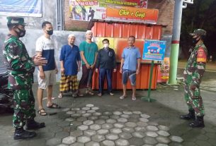 Intens Di Bulan Ramadhan, Babinsa Tetap Berikan Himbauan Prokes di Wilayah