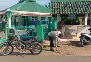 Jelang Puasa Ramadhan, Polres Lampung Utara Bersih-Bersih Masjid