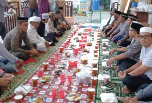 Kekompakan Babinsa Koramil 04/Meureubo Dengan Warga Binaannya Tertuang Dalam Acara Buka Puasa Bersama