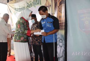 Ketua PKD Lampung Serahkan Santunan Paket Sembako dan Uang Tunai Kepada 250 Penyandang Tuna Netra